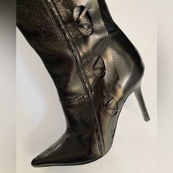 Elegant Black Knee-High Heels - Picture 3 of 16